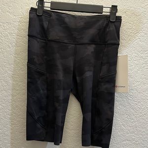 Lululemon Fast and Free HR Short 10” Camo Size 6
